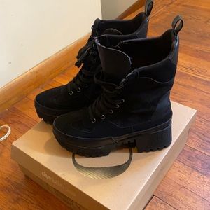Black combat boots (never been worn)